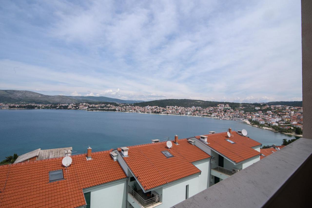 Apartment Kvesic Trogir Exterior photo