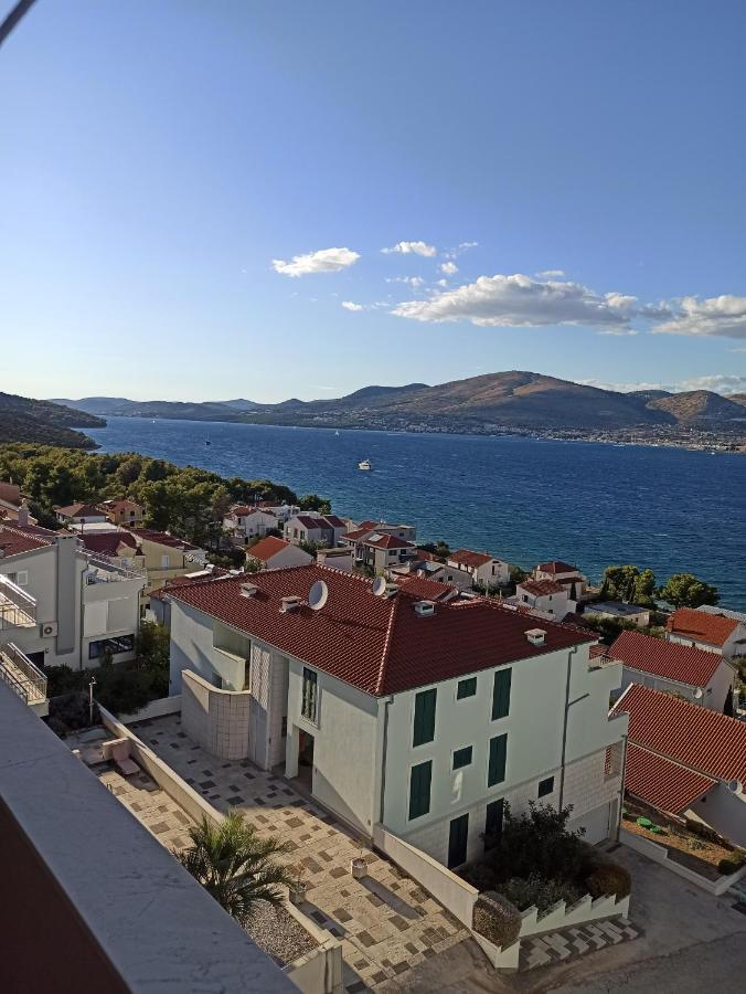 Apartment Kvesic Trogir Exterior photo