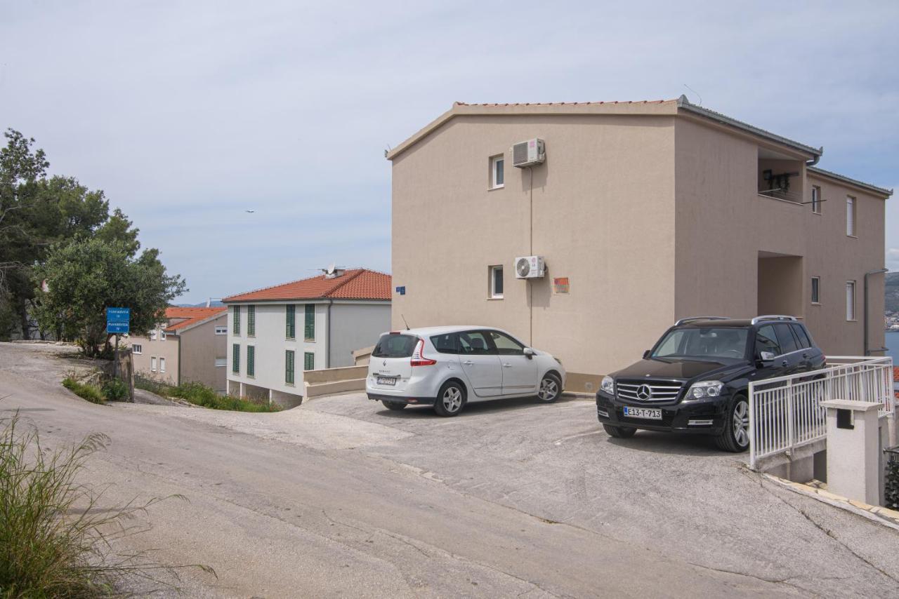 Apartment Kvesic Trogir Exterior photo